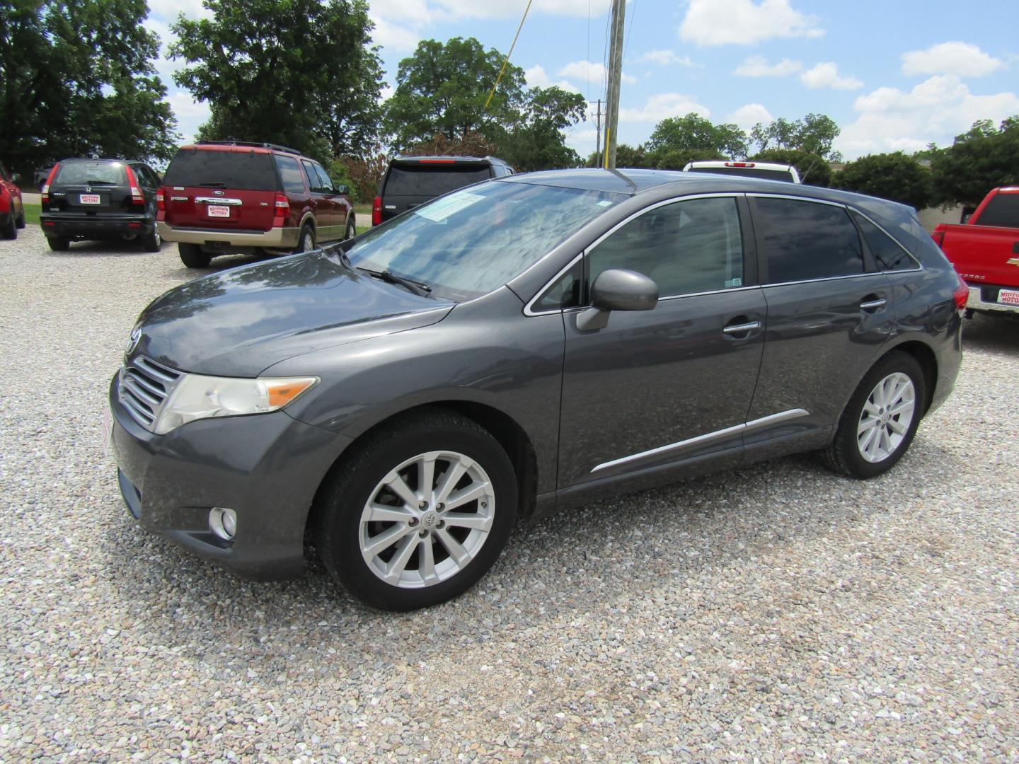 2011 Gray /Gray Toyota Venza FWD I4 (4T3ZA3BB7BU) with an 2.7L L4 DOHC 16V engine, Automatic transmission, located at 15016 S Hwy 231, Midland City, AL, 36350, (334) 983-3001, 31.306210, -85.495277 - Photo#2